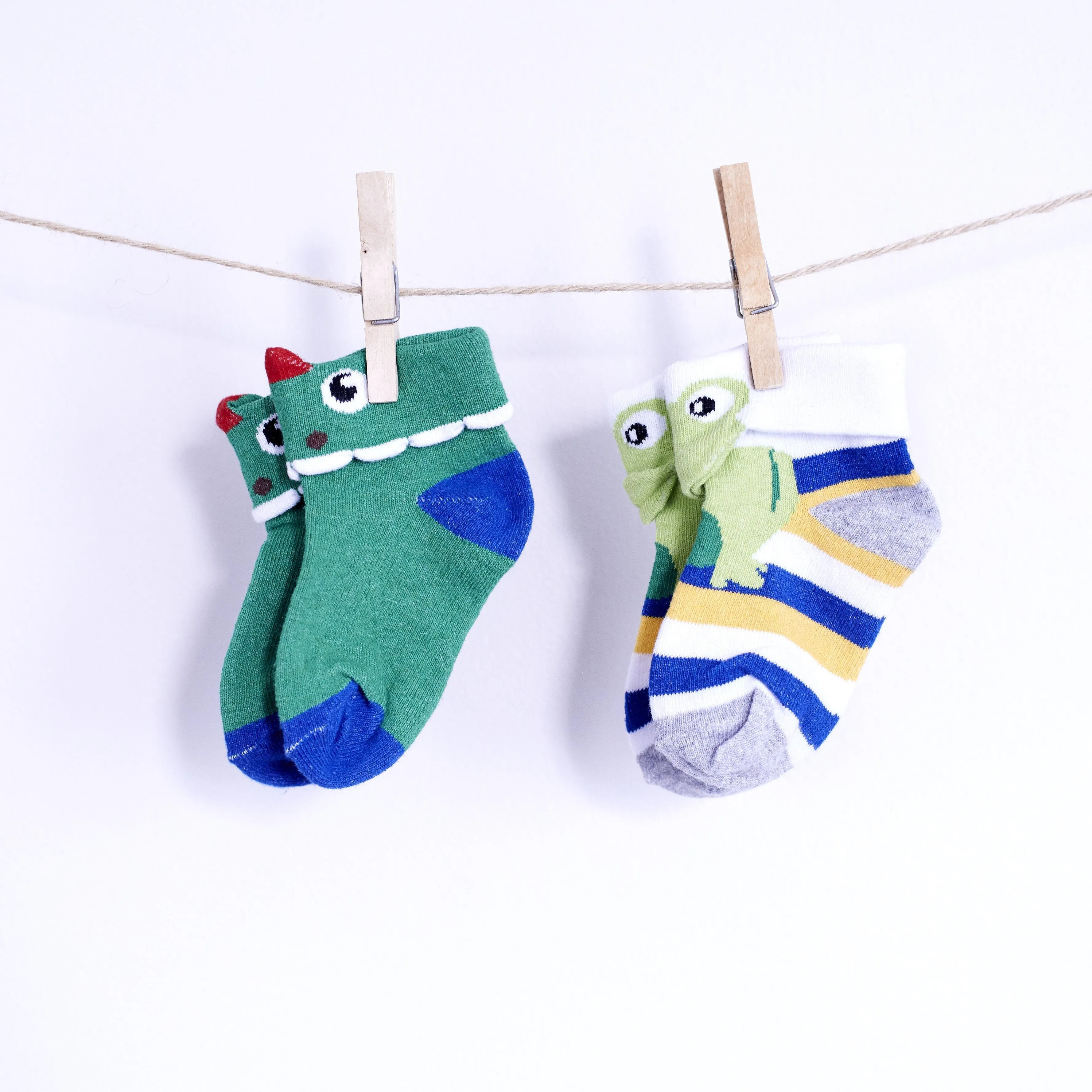 2 Pairs of 3d Animal Socks- Dino Croco & Jumpy Froggy